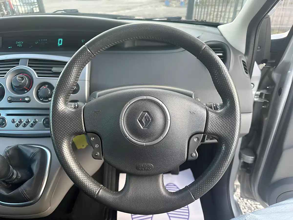 Used 2008 Renault Grand Scenic Dynamique S Silver - Interior and Exterior details 17