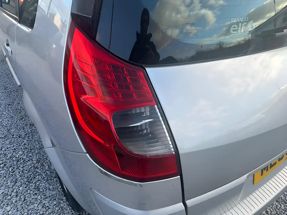 Used 2008 Renault Grand Scenic Dynamique S Silver - Interior and Exterior details 18