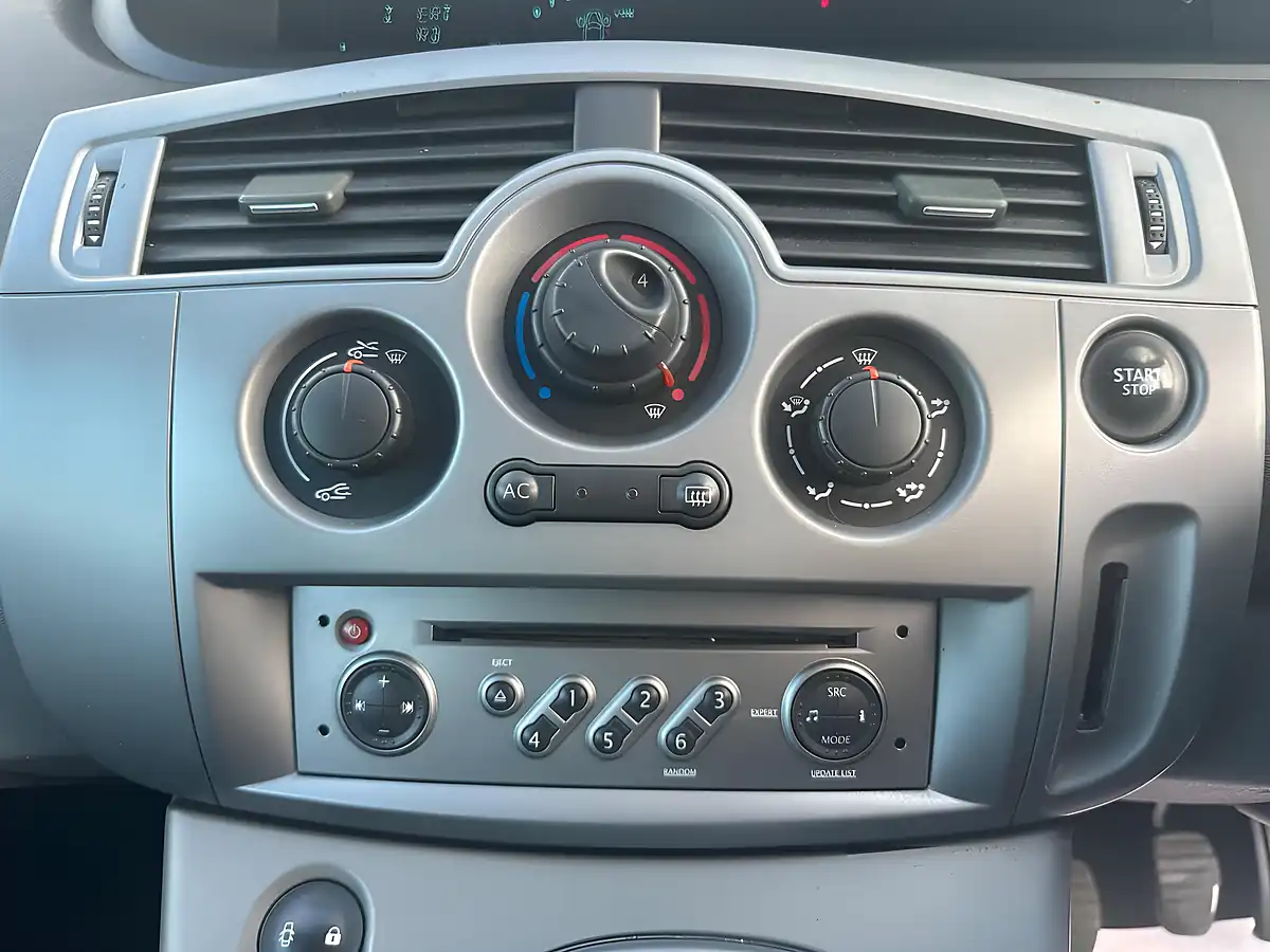 Used 2008 Renault Grand Scenic Dynamique S Silver - Interior and Exterior details 19
