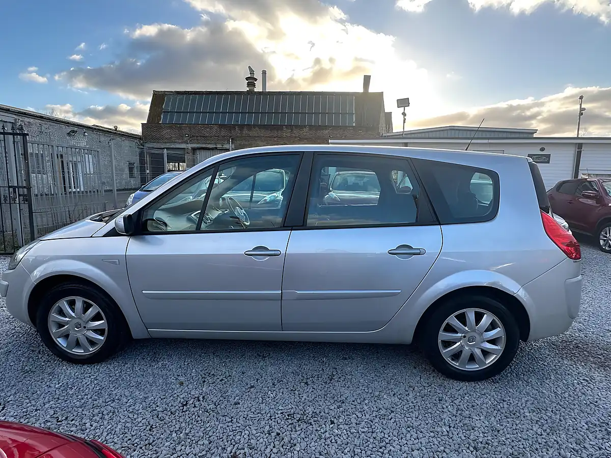 Used 2008 Renault Grand Scenic Dynamique S Silver - Interior and Exterior details 6