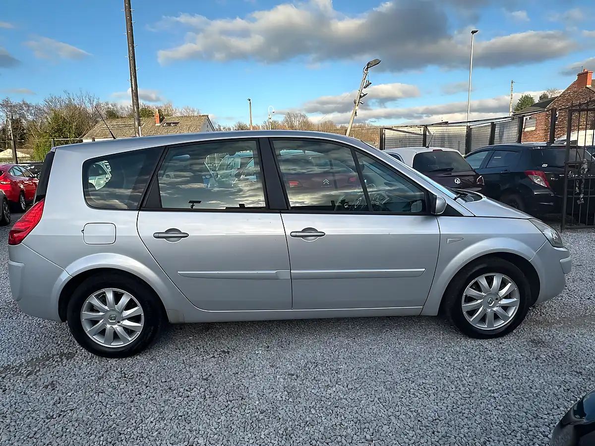 Used 2008 Renault Grand Scenic Dynamique S Silver - Interior and Exterior details 8