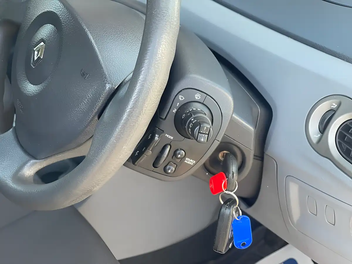 Used 2008 Renault Modus Expression Silver - Interior and Exterior details 11