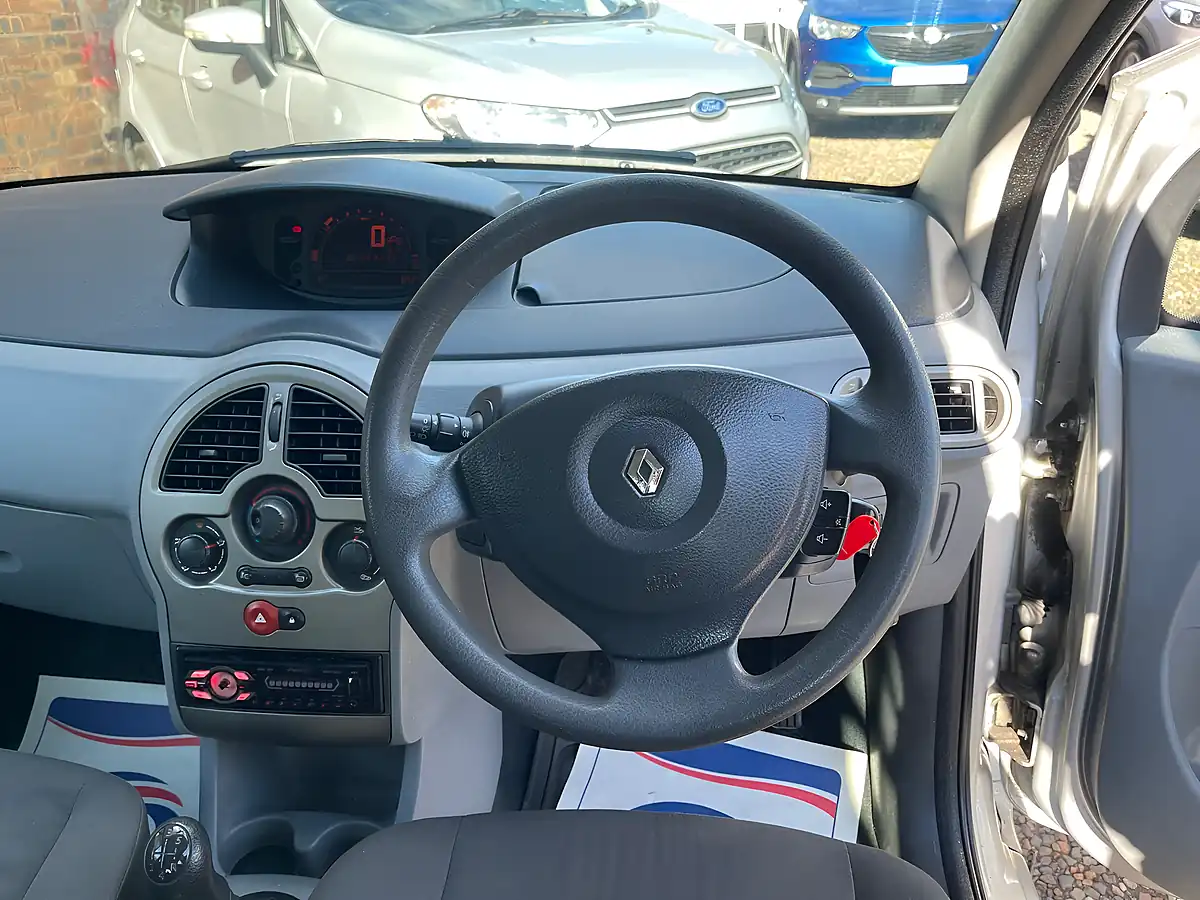 Used 2008 Renault Modus Expression Silver - Interior and Exterior details 12