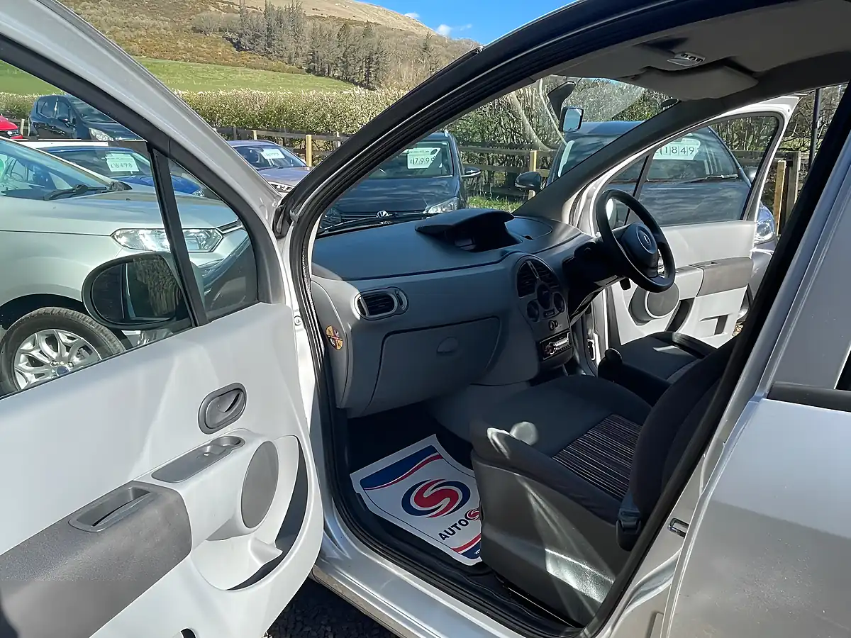 Used 2008 Renault Modus Expression Silver - Interior and Exterior details 20