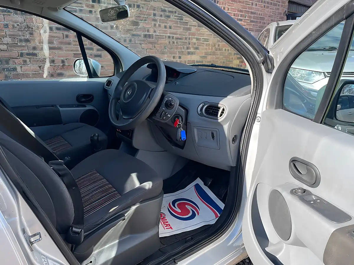 Used 2008 Renault Modus Expression Silver - Interior and Exterior details 8