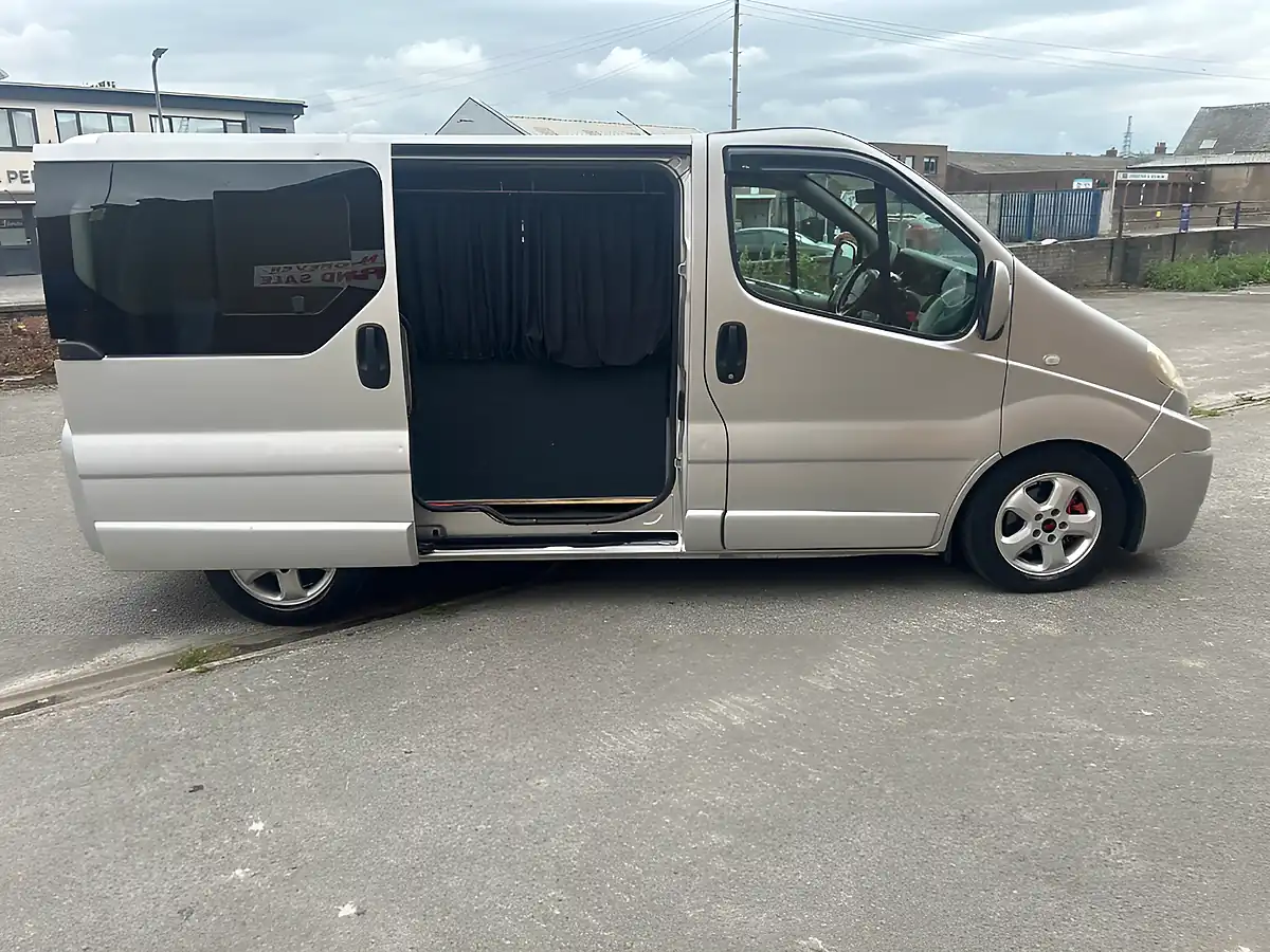 Used 2008 Renault Traffic Camper Silver - Interior and Exterior details 8