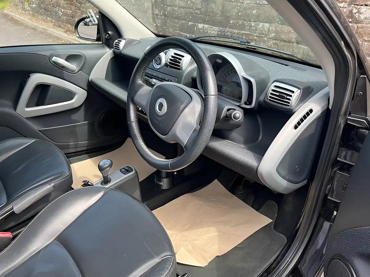 Used 2008 Smart Fortwo Passion Cabriolet Black - Interior and Exterior details 12