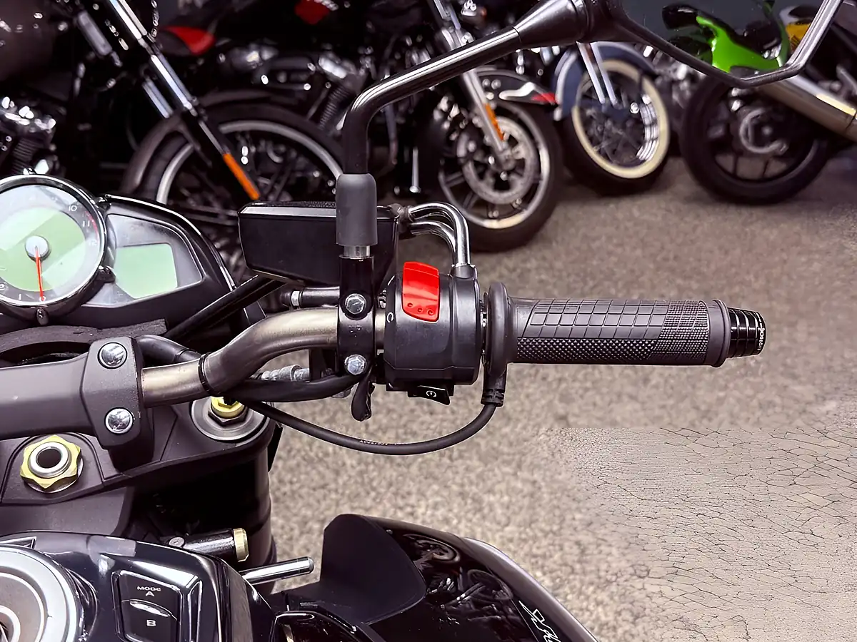 Used 2008 Suzuki Gsx1300 B-King Black - Interior and Exterior details 15