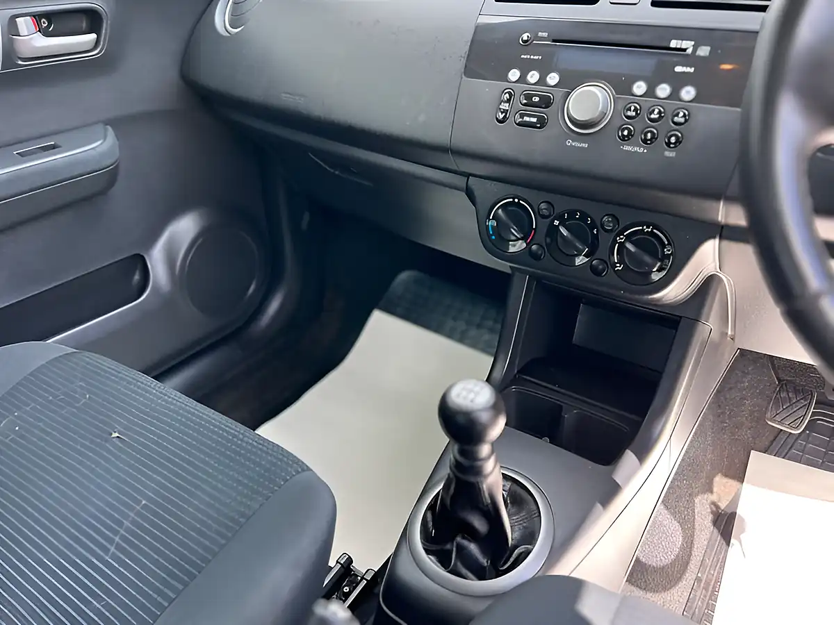 Used 2008 Suzuki Swift Gl White - Interior and Exterior details 14