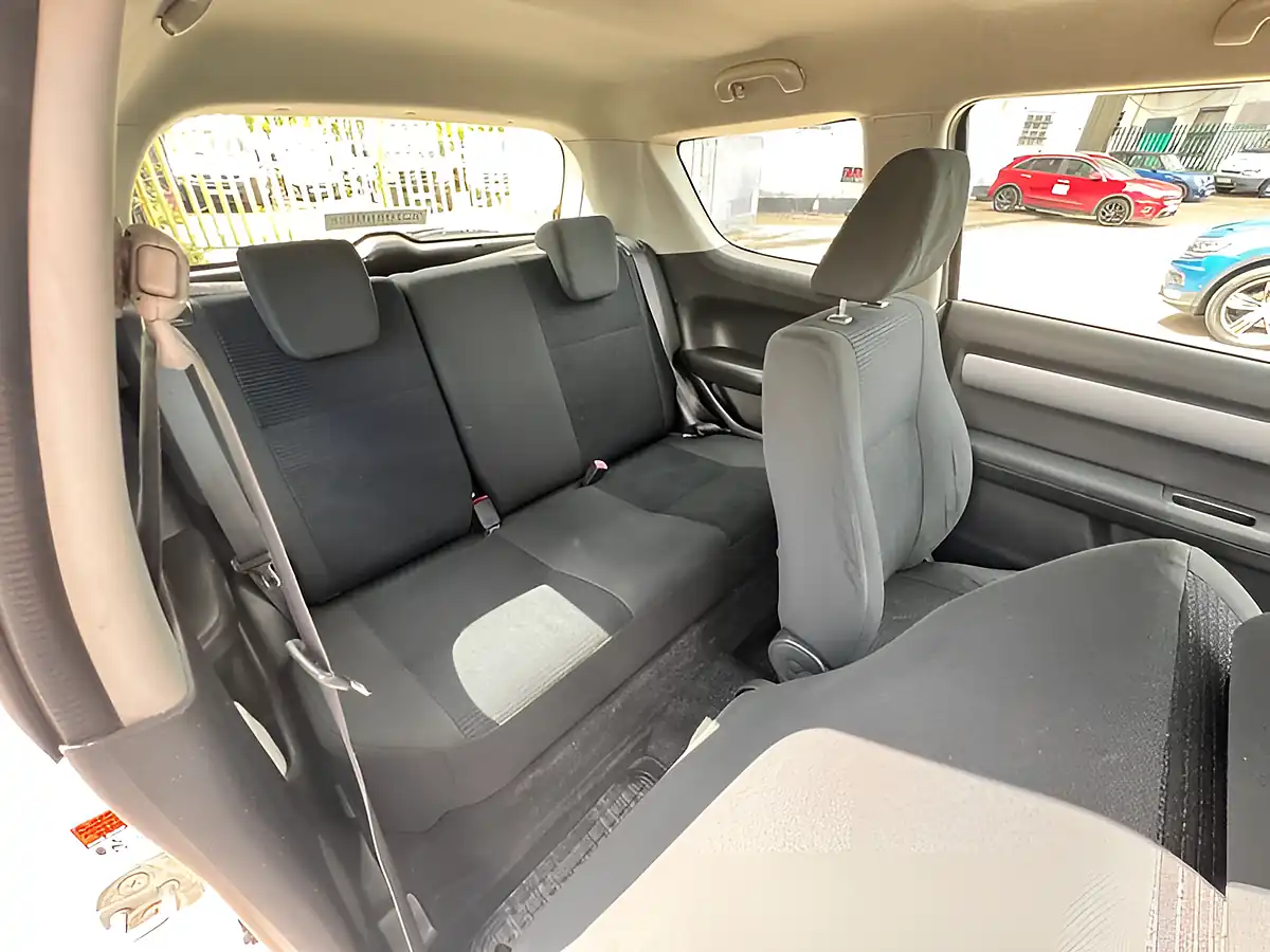 Used 2008 Suzuki Swift Gl White - Interior and Exterior details 16