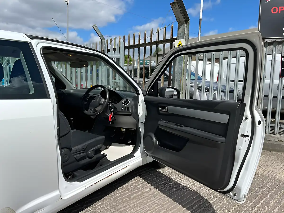Used 2008 Suzuki Swift Gl White - Interior and Exterior details 17