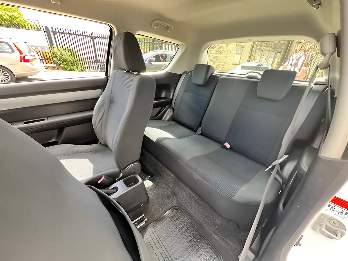 Used 2008 Suzuki Swift Gl White - Interior and Exterior details 19