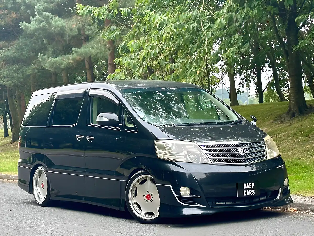 Used 2008 Toyota Alphard 8 Seater Black - Front View