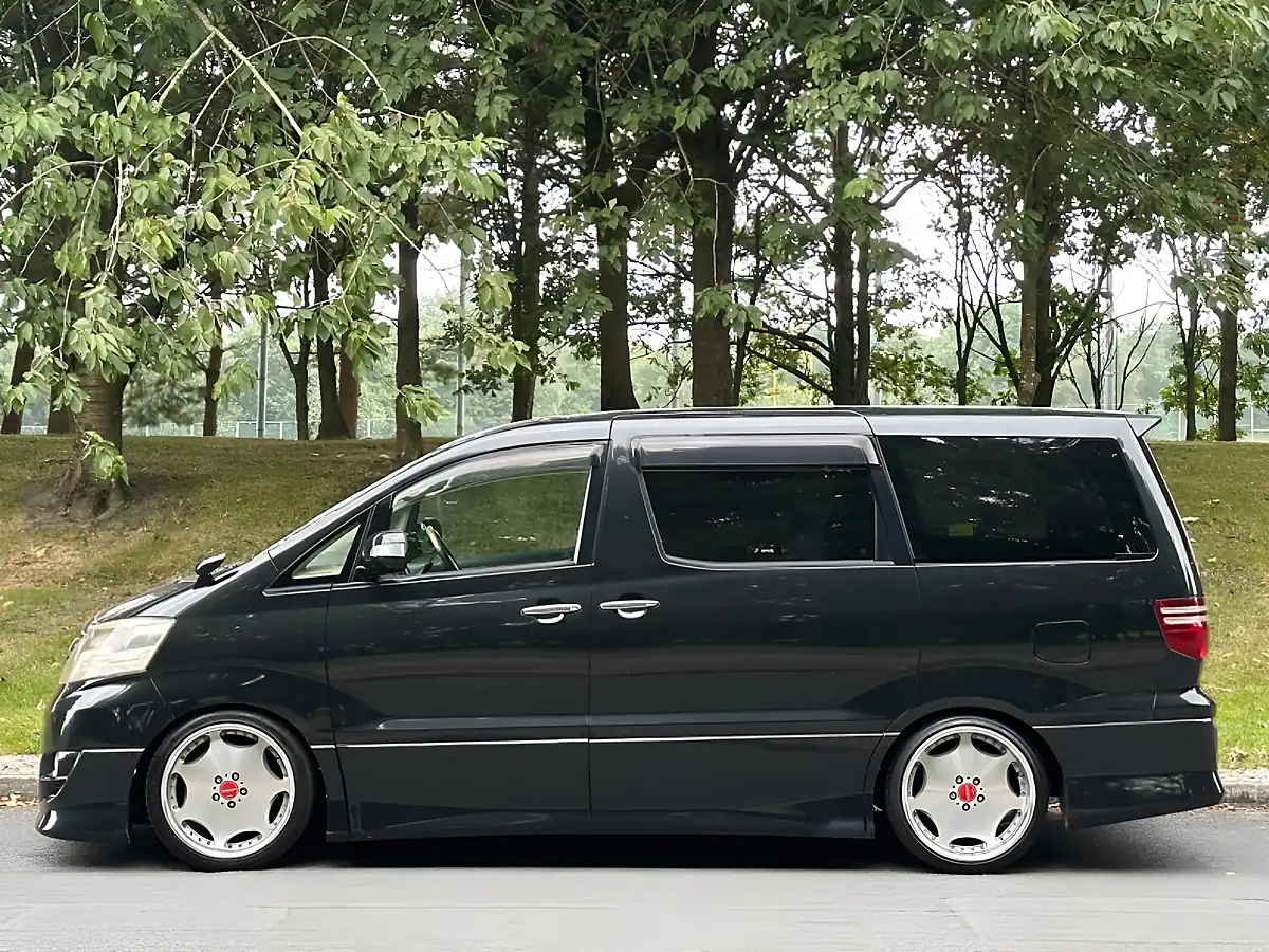 Used 2008 Toyota Alphard 8 Seater Black - Interior and Exterior details 13