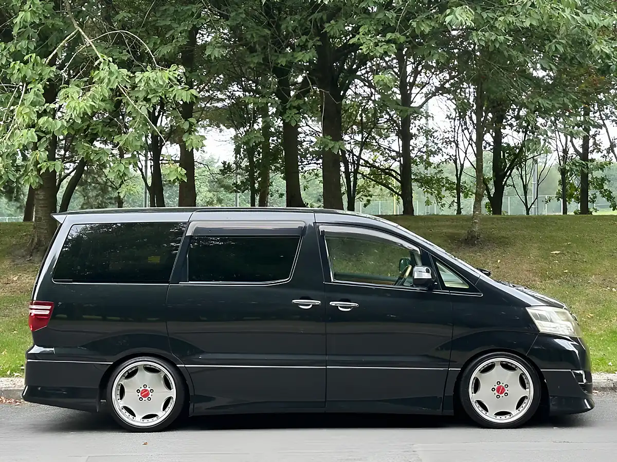 Used 2008 Toyota Alphard 8 Seater Black - Interior and Exterior details 3