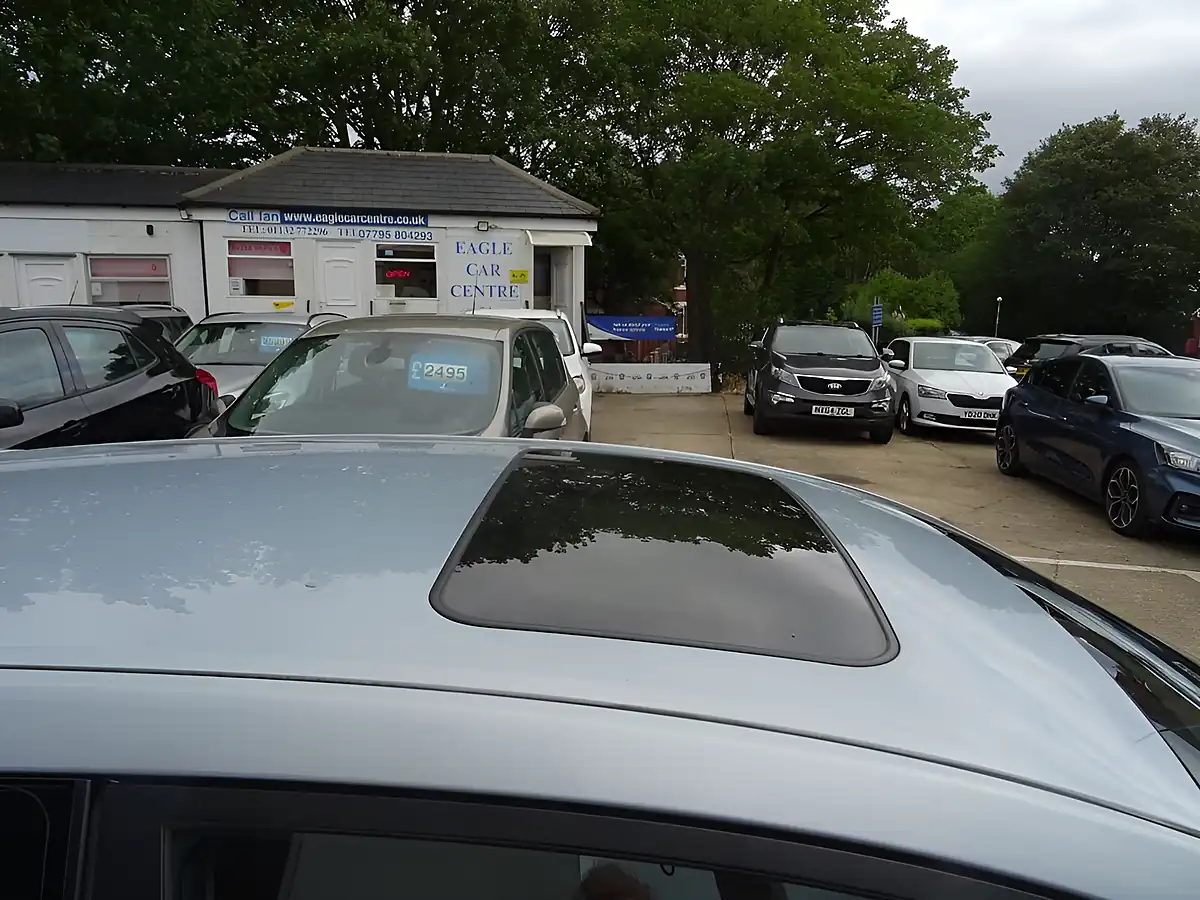 Used 2008 Toyota Auris Sr 180 Blue - Interior and Exterior details 11