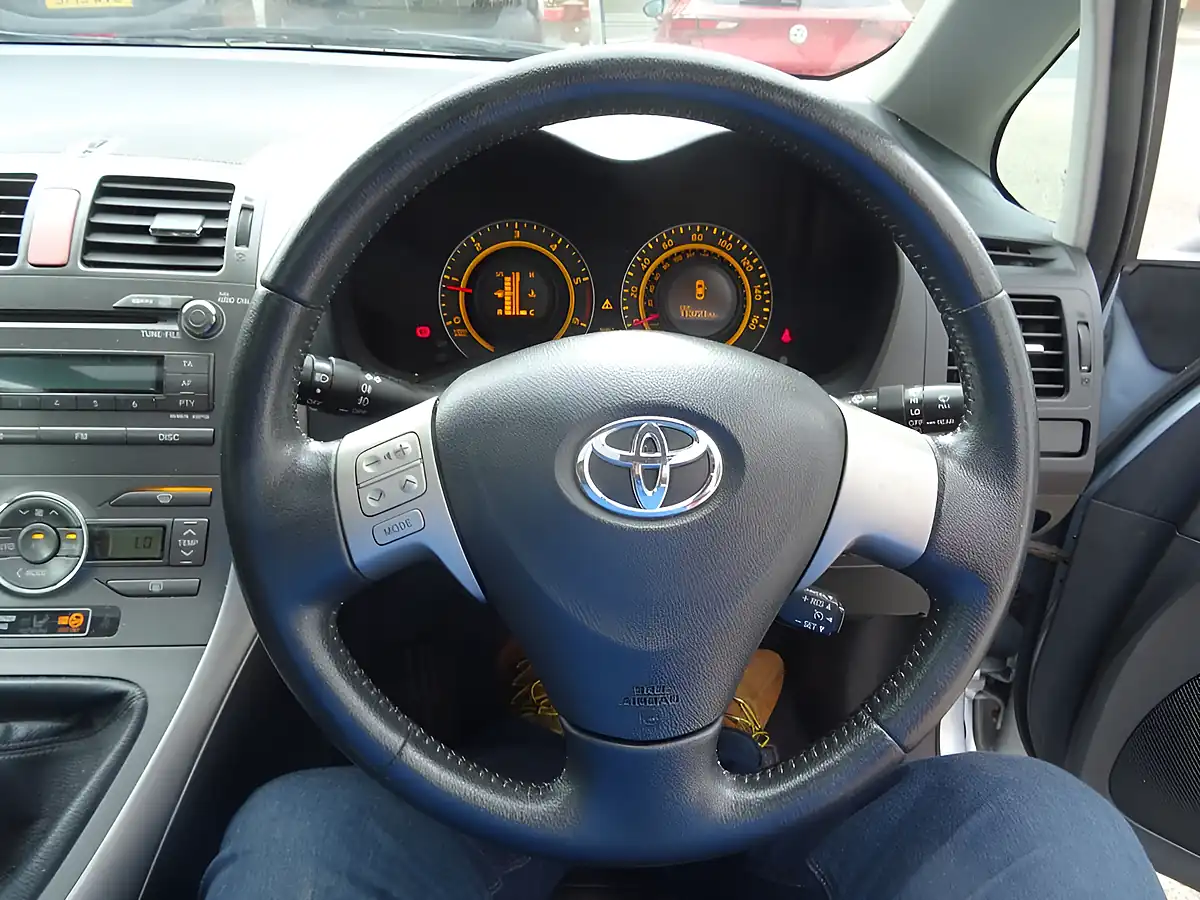 Used 2008 Toyota Auris Sr 180 Blue - Interior and Exterior details 5