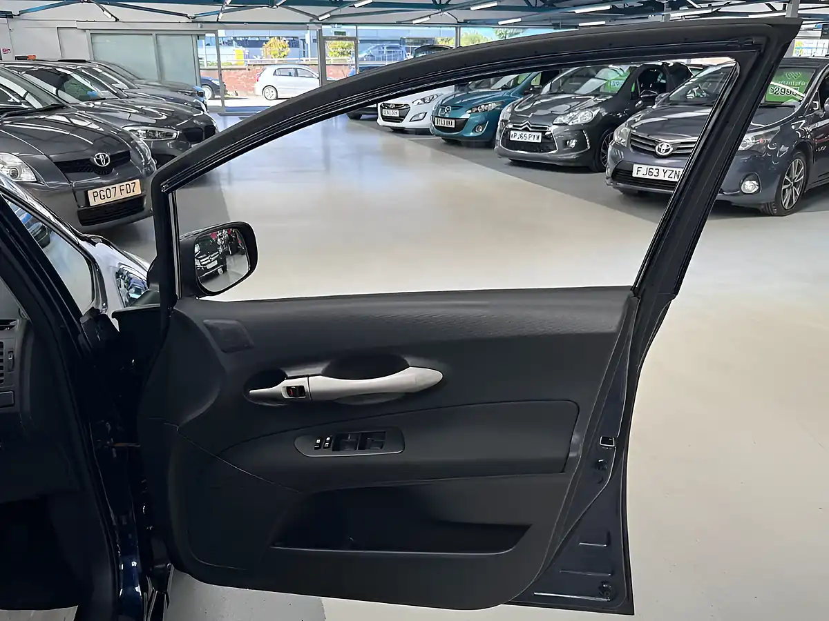 Used 2008 Toyota Auris Sr Blue - Interior and Exterior details 15