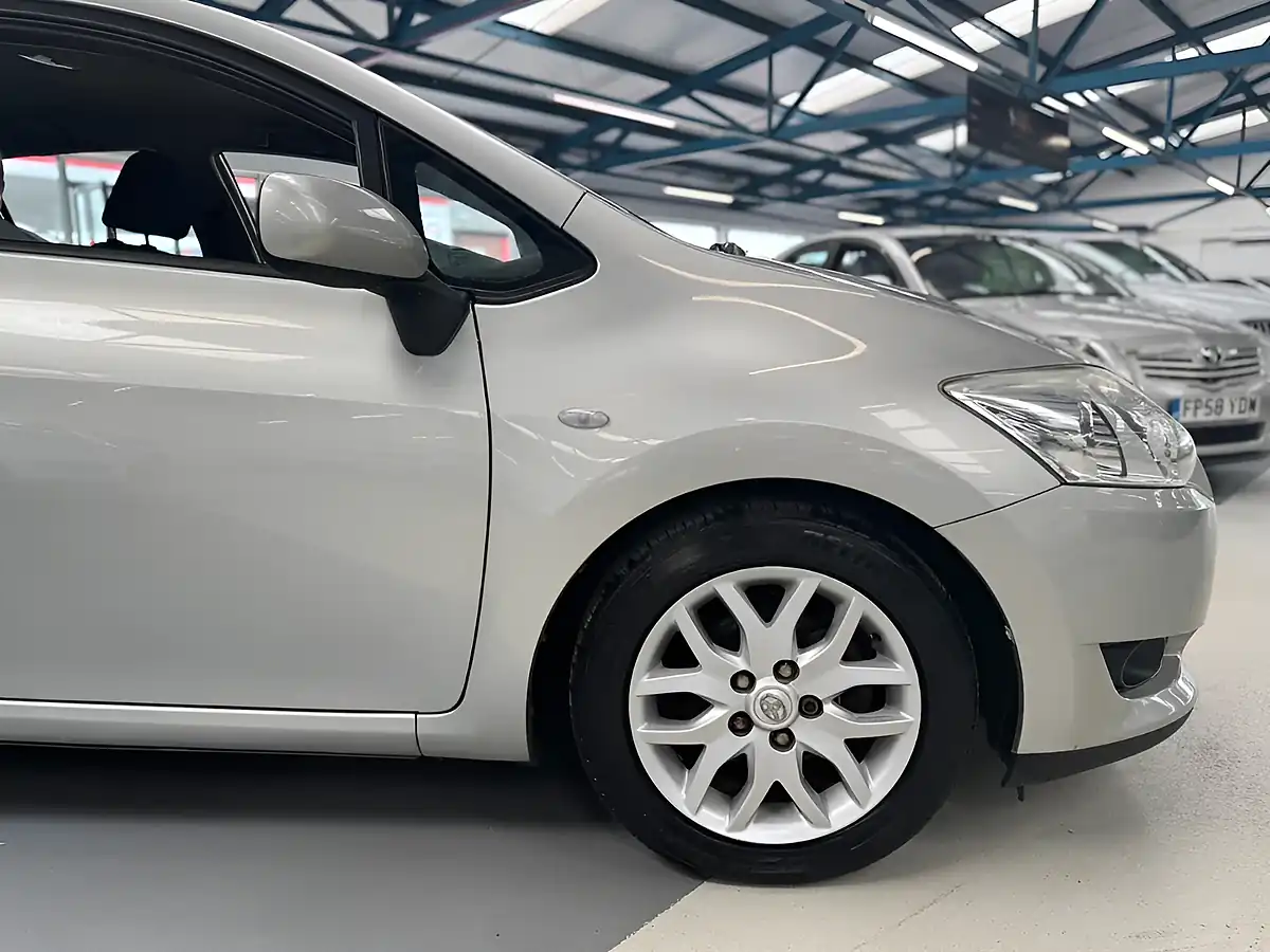 Used 2008 Toyota Auris Tr Silver - Interior and Exterior details 11
