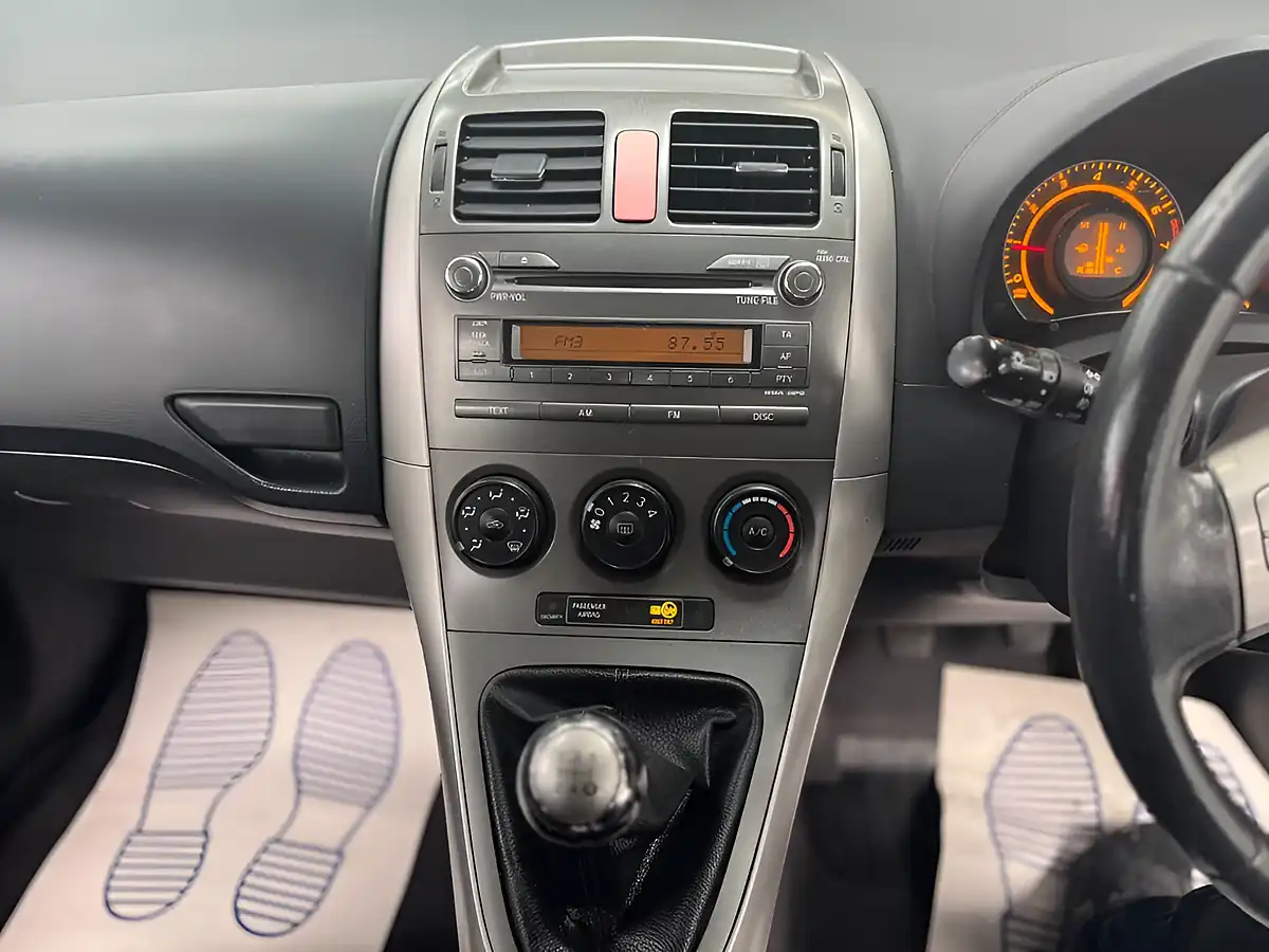 Used 2008 Toyota Auris Tr Silver - Interior and Exterior details 12