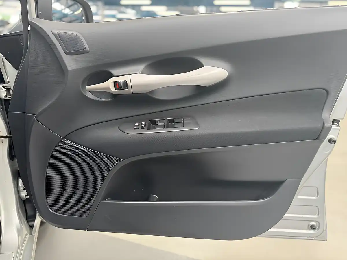 Used 2008 Toyota Auris Tr Silver - Interior and Exterior details 16