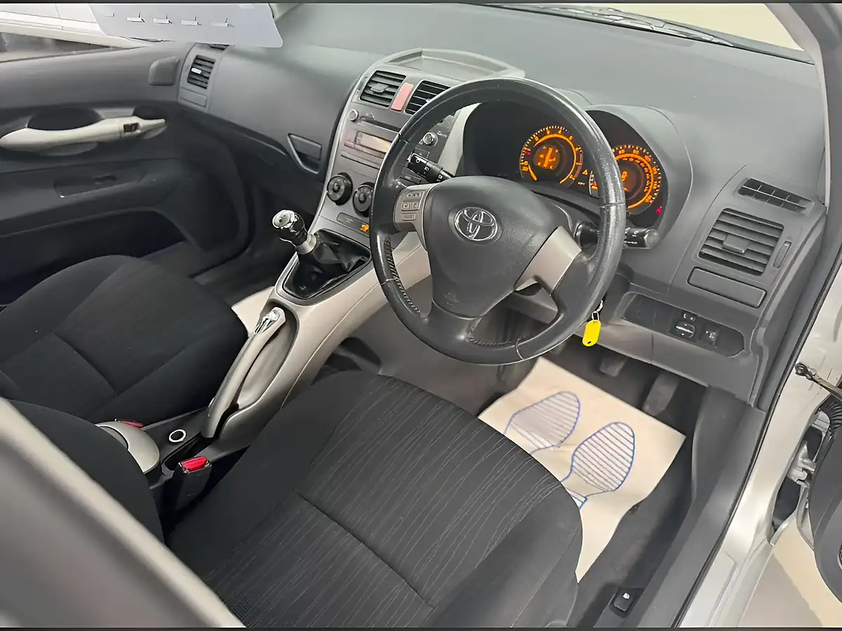 Used 2008 Toyota Auris Tr Silver - Interior and Exterior details 3