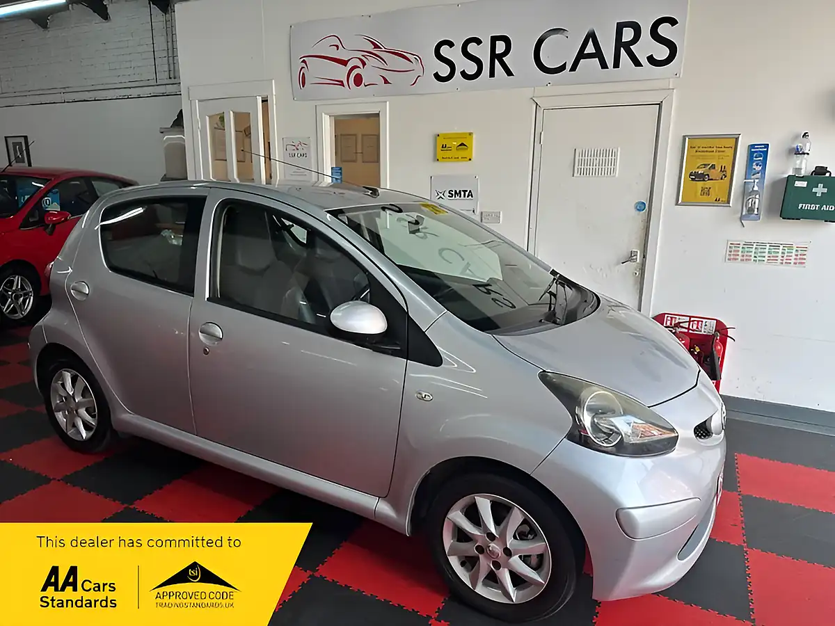 Used 2008 Toyota Aygo Platinum Silver - Front View