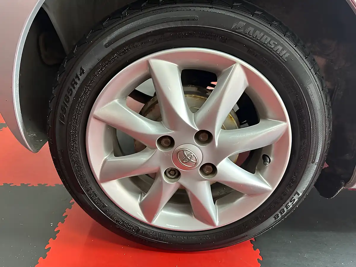 Used 2008 Toyota Aygo Platinum Silver - Interior and Exterior details 11