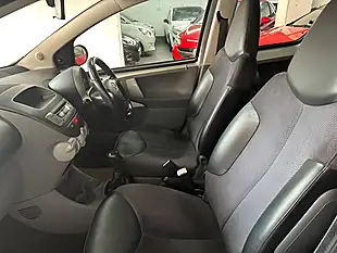 Used 2008 Toyota Aygo Platinum Silver - Interior and Exterior details 12