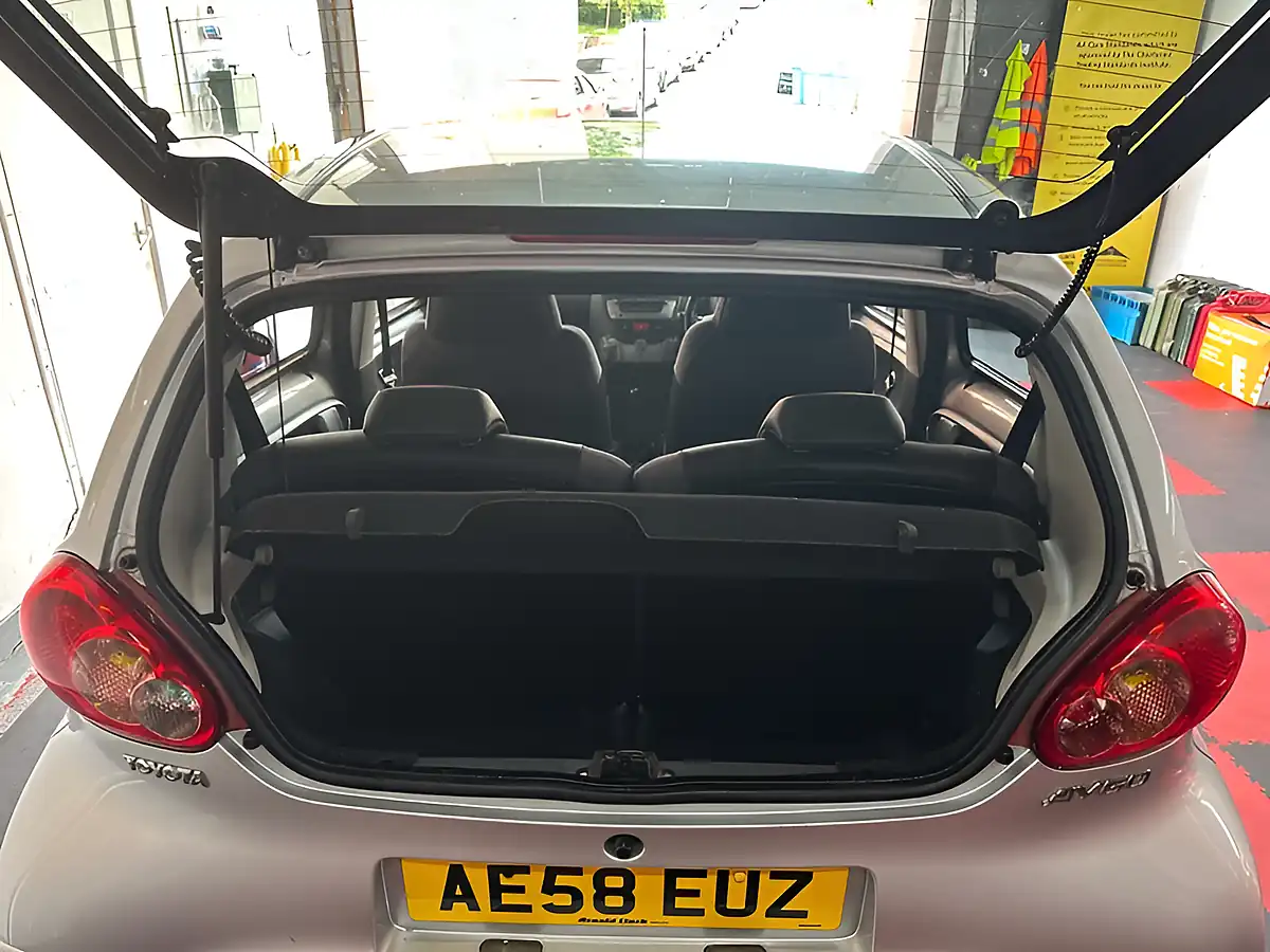 Used 2008 Toyota Aygo Platinum Silver - Interior and Exterior details 13
