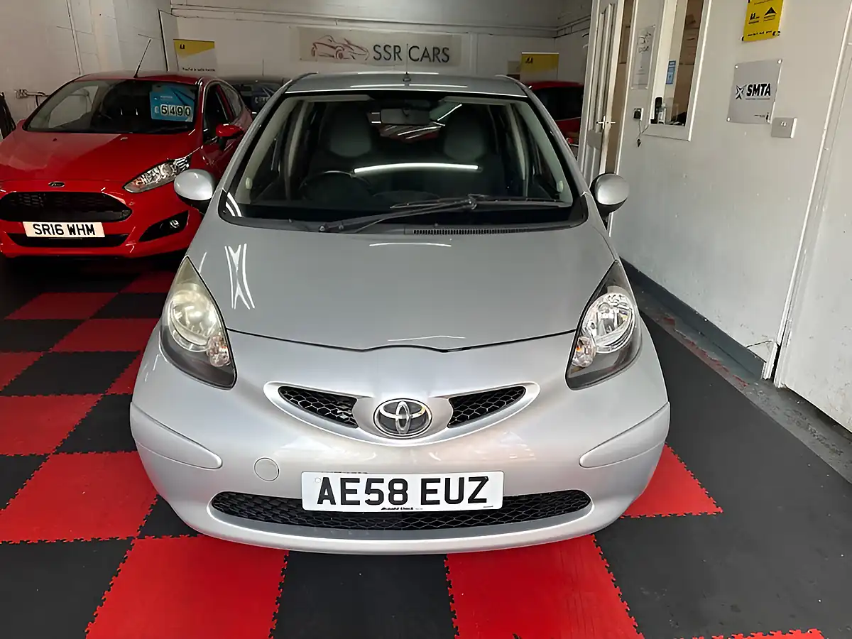 Used 2008 Toyota Aygo Platinum Silver - Interior and Exterior details 3