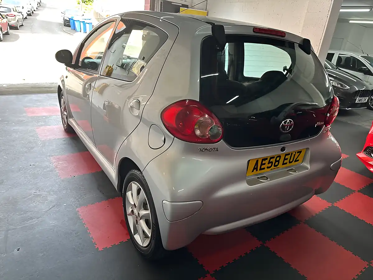 Used 2008 Toyota Aygo Platinum Silver - Interior and Exterior details 5
