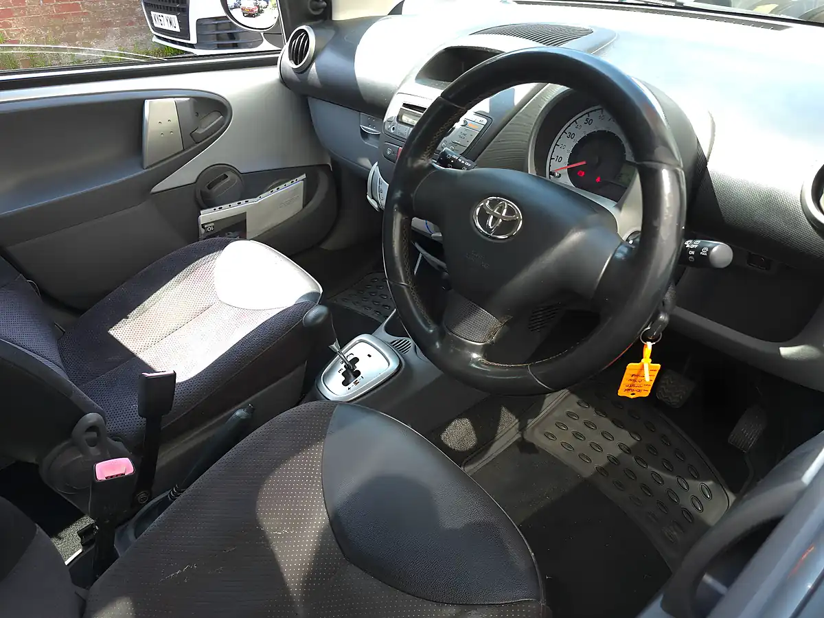 Used 2008 Toyota Aygo Platinum Silver - Interior and Exterior details 10