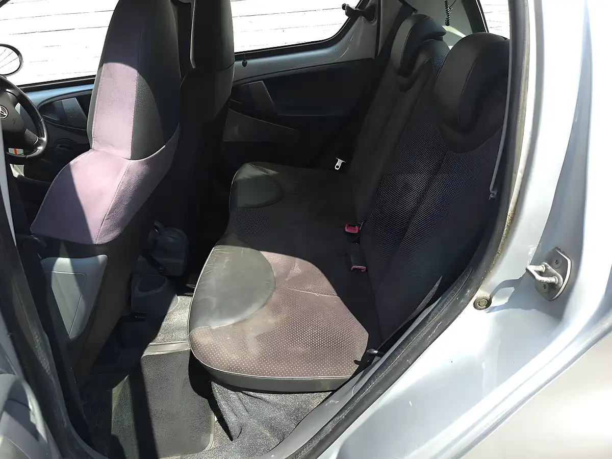 Used 2008 Toyota Aygo Platinum Silver - Interior and Exterior details 11