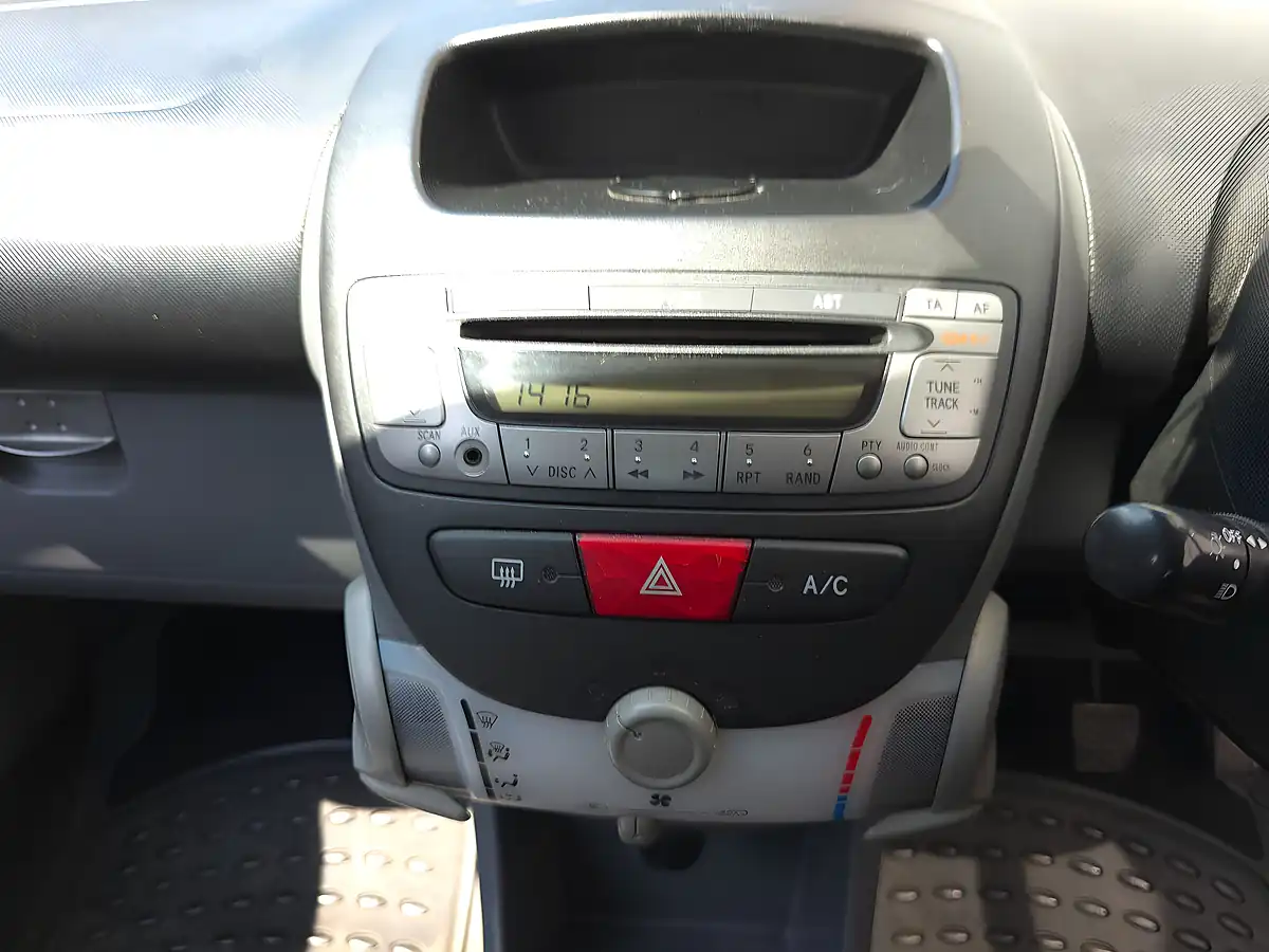 Used 2008 Toyota Aygo Platinum Silver - Interior and Exterior details 13