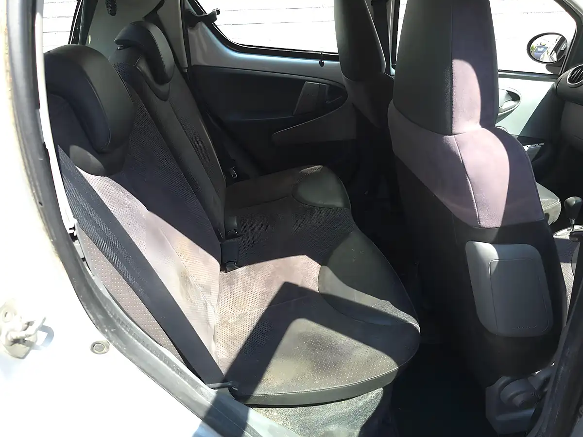 Used 2008 Toyota Aygo Platinum Silver - Interior and Exterior details 18