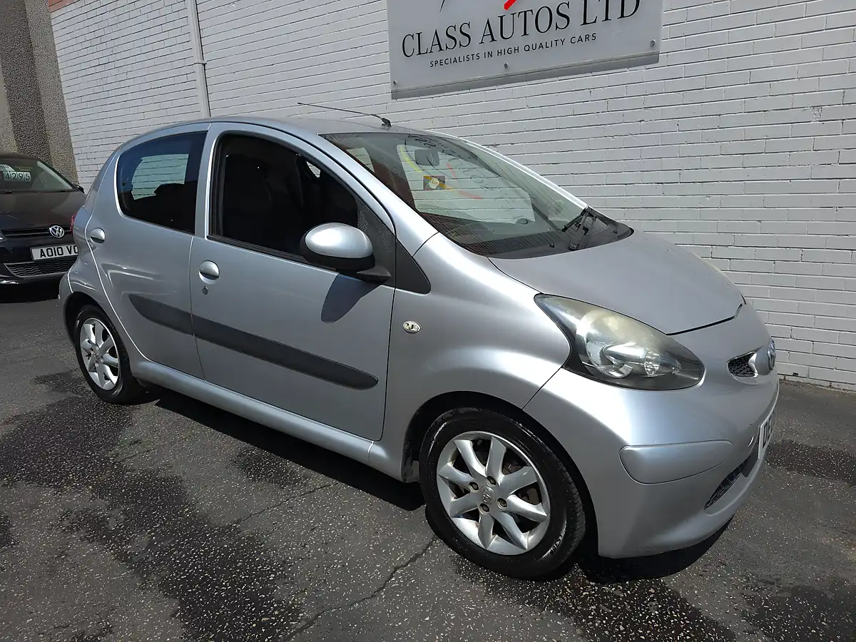 Used 2008 Toyota Aygo Platinum Silver - Interior and Exterior details 2