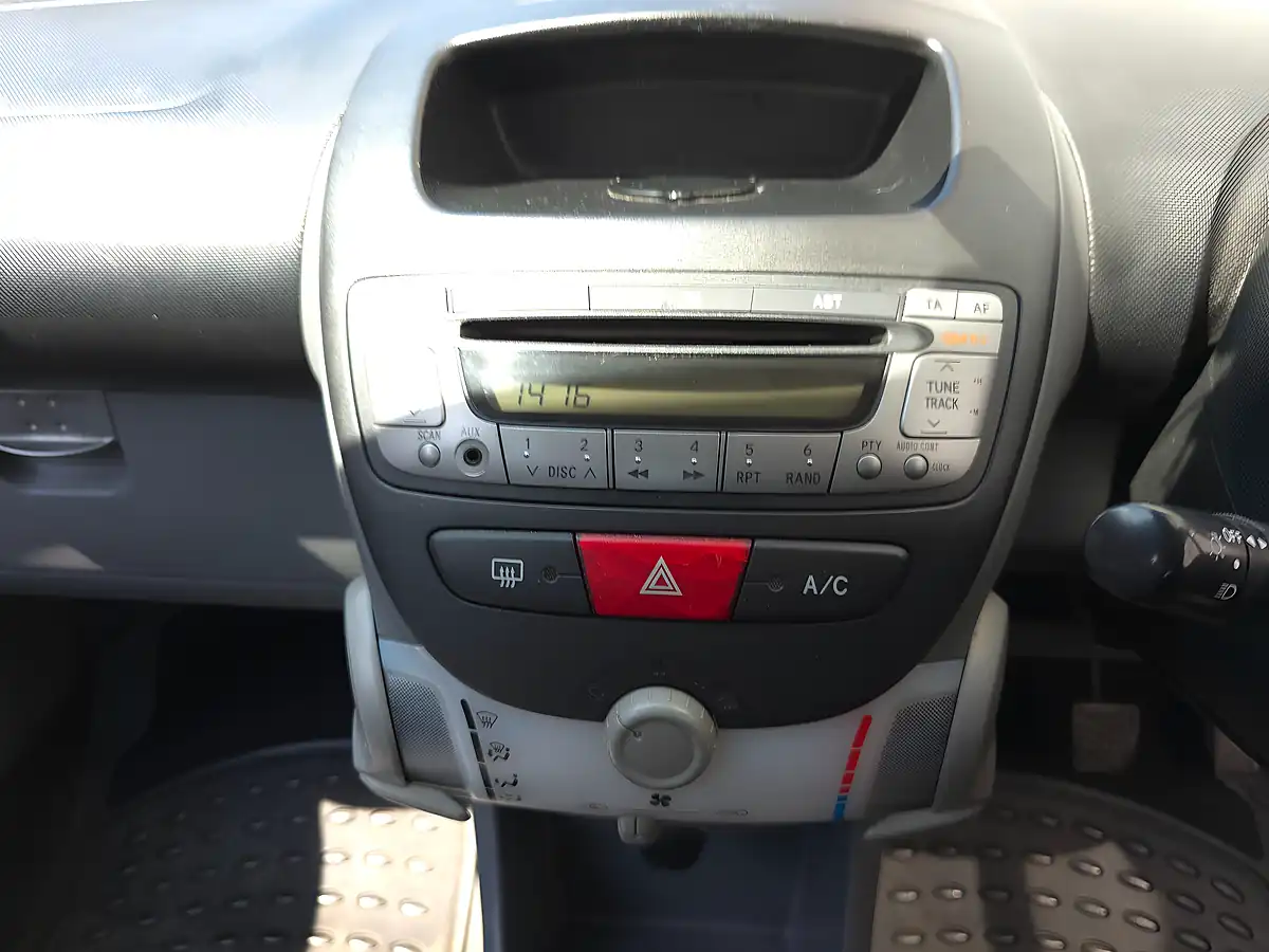 Used 2008 Toyota Aygo Platinum Silver - Interior and Exterior details 20