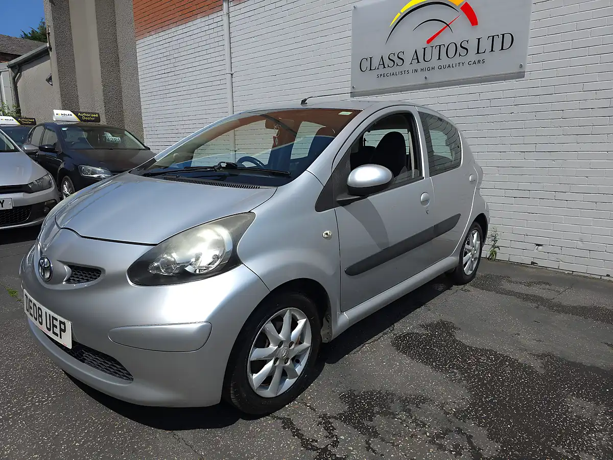 Used 2008 Toyota Aygo Platinum Silver - Interior and Exterior details 4