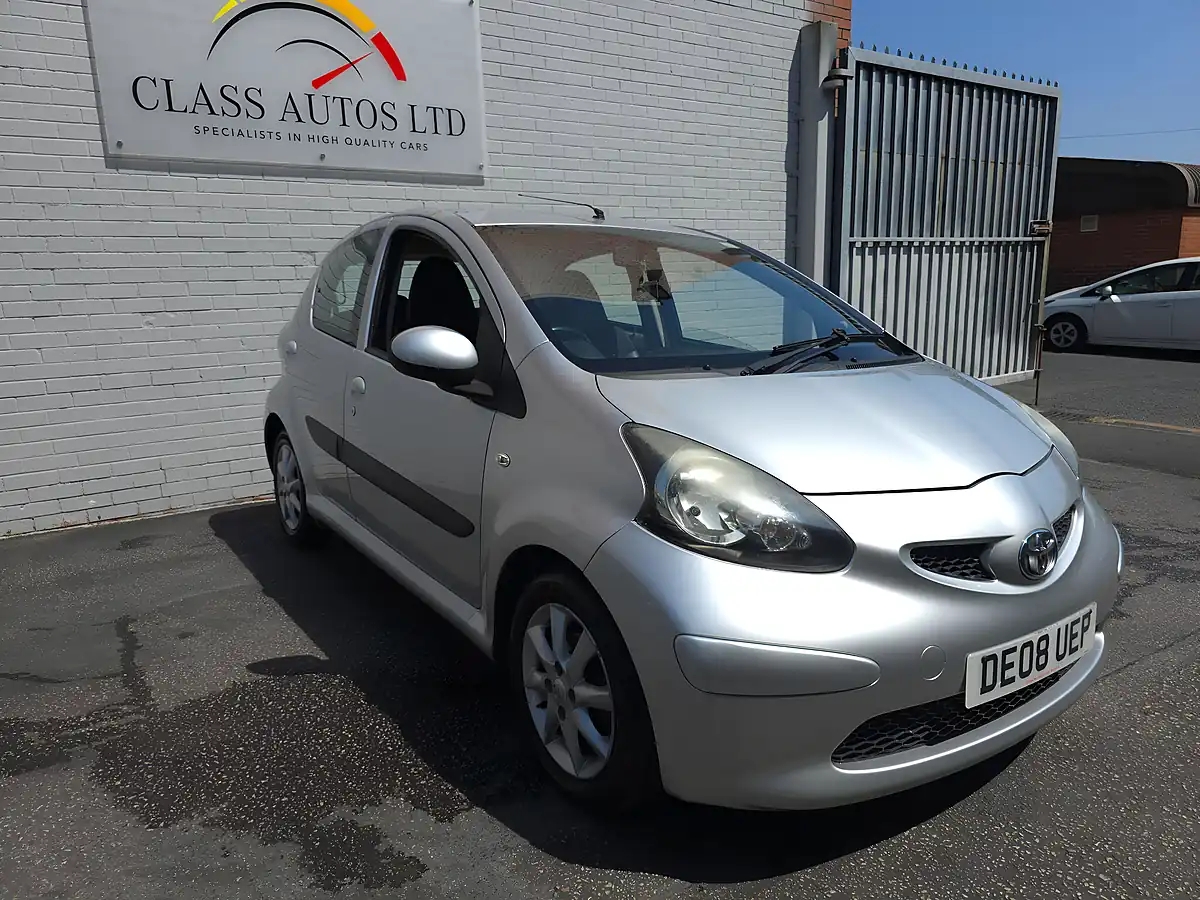 Used 2008 Toyota Aygo Platinum Silver - Interior and Exterior details 6
