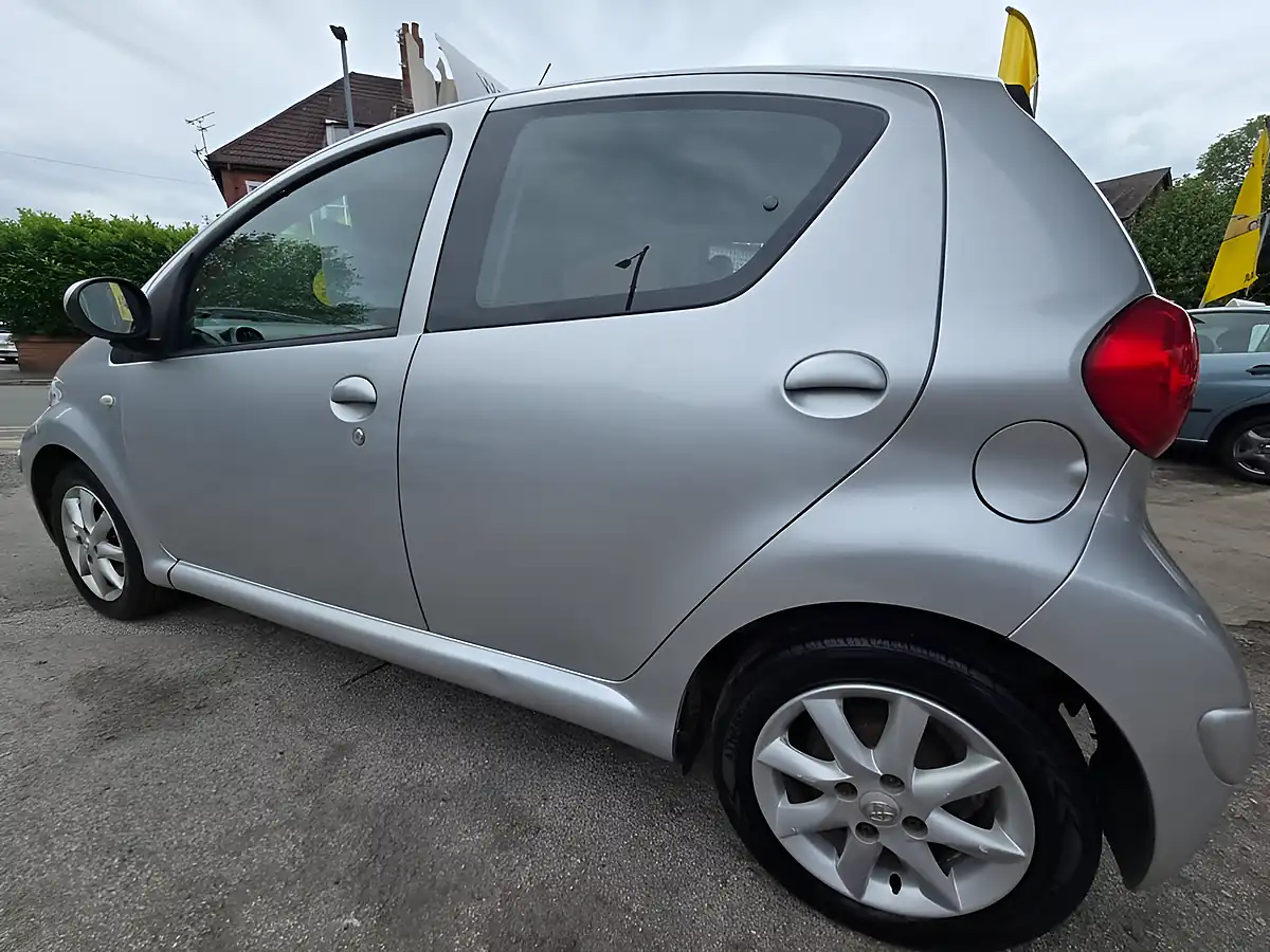 Used 2008 Toyota Aygo Platinum Silver - Interior and Exterior details 11