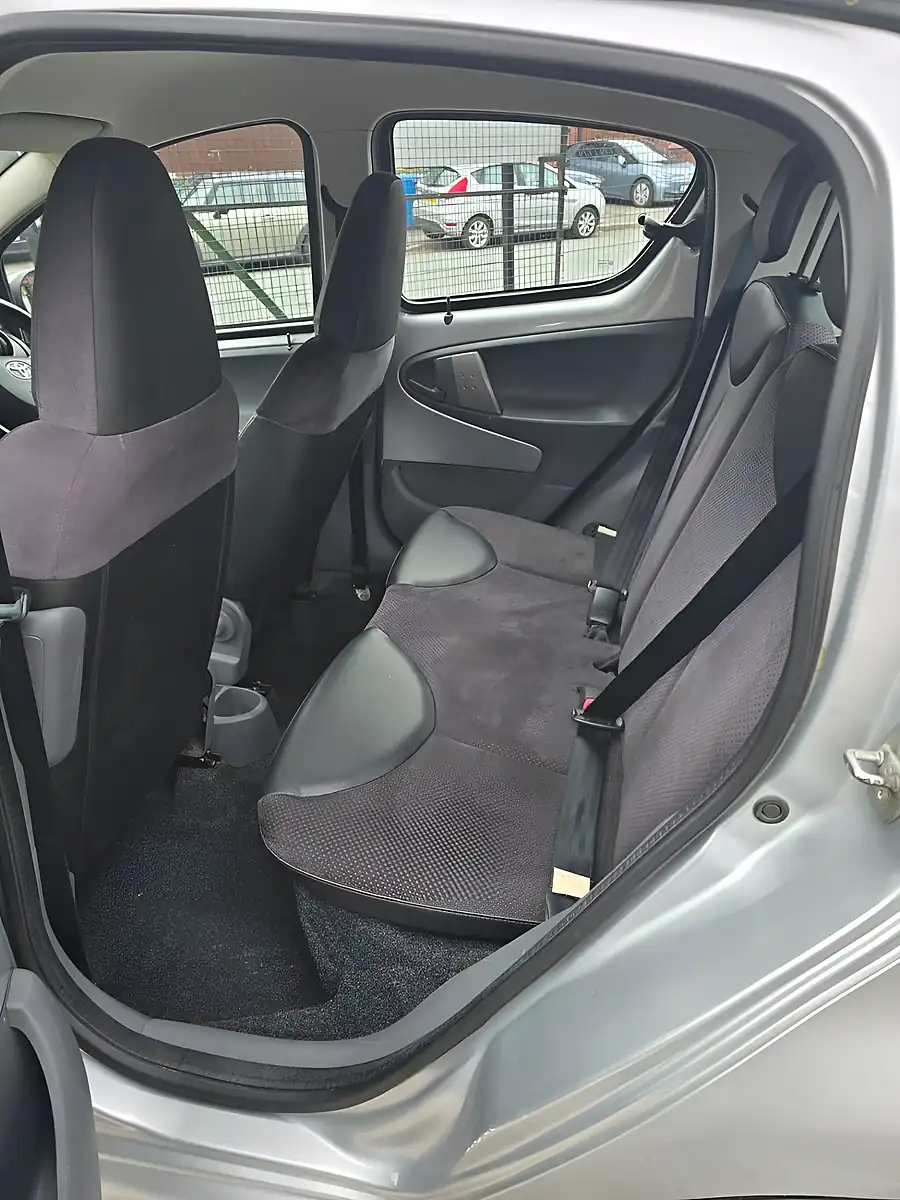 Used 2008 Toyota Aygo Platinum Silver - Interior and Exterior details 17