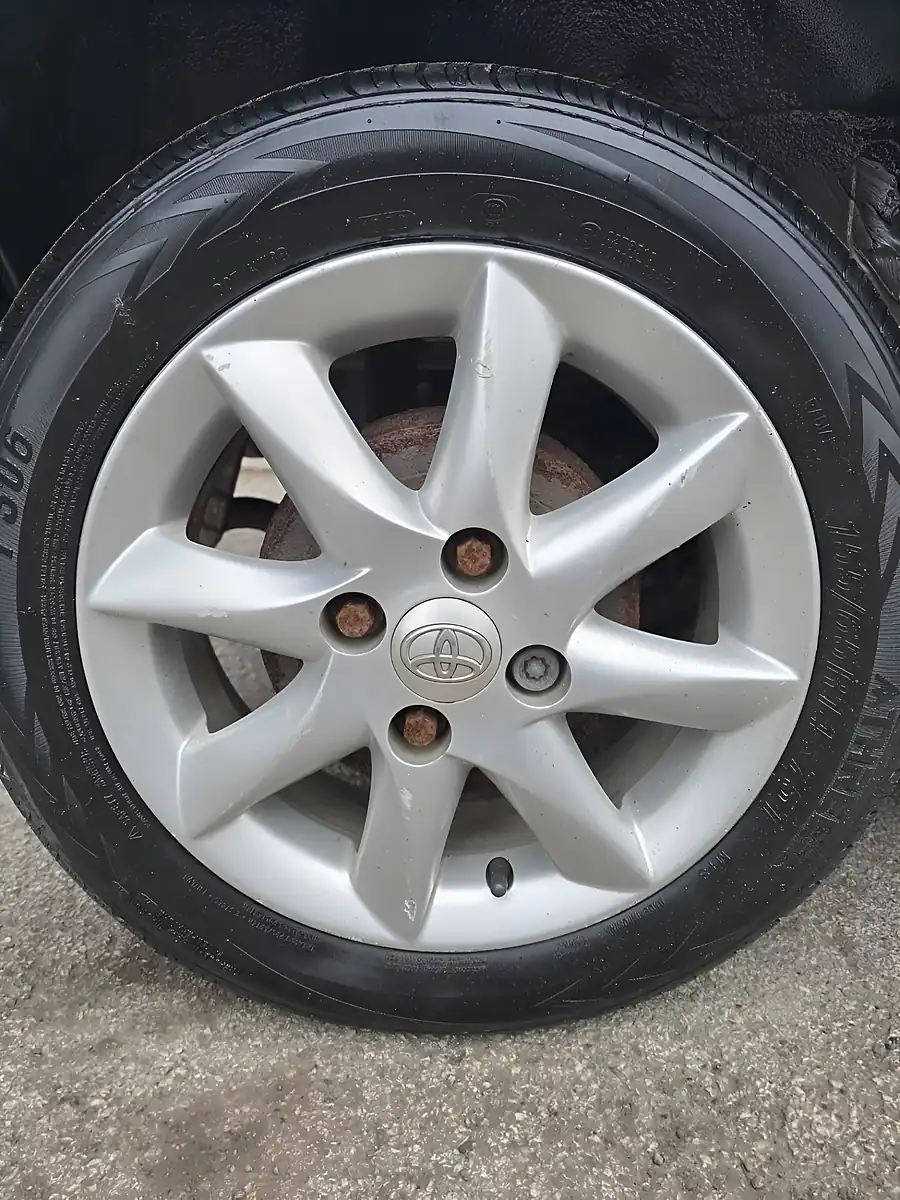 Used 2008 Toyota Aygo Platinum Silver - Interior and Exterior details 20