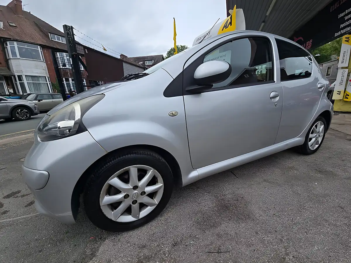 Used 2008 Toyota Aygo Platinum Silver - Interior and Exterior details 5