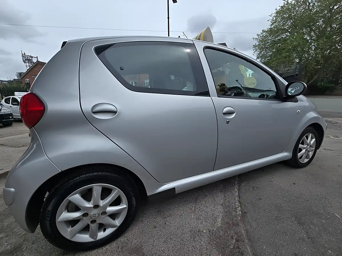 Used 2008 Toyota Aygo Platinum Silver - Interior and Exterior details 8