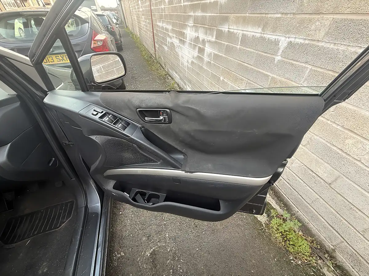 Used 2008 Toyota Corolla Verso Sr Grey - Interior and Exterior details 10