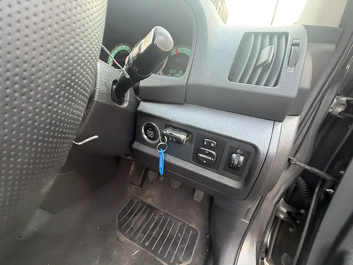 Used 2008 Toyota Corolla Verso Sr Grey - Interior and Exterior details 12