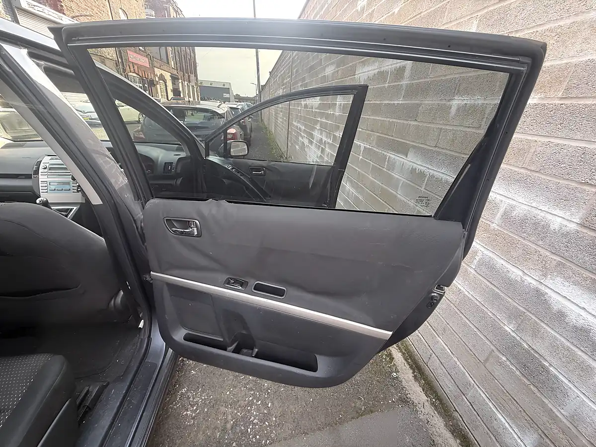 Used 2008 Toyota Corolla Verso Sr Grey - Interior and Exterior details 15