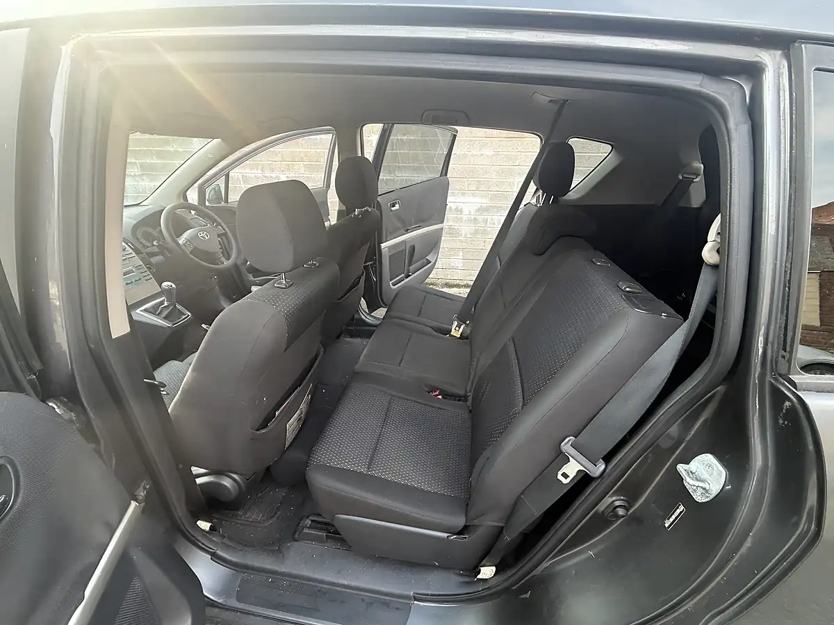 Used 2008 Toyota Corolla Verso Sr Grey - Interior and Exterior details 18