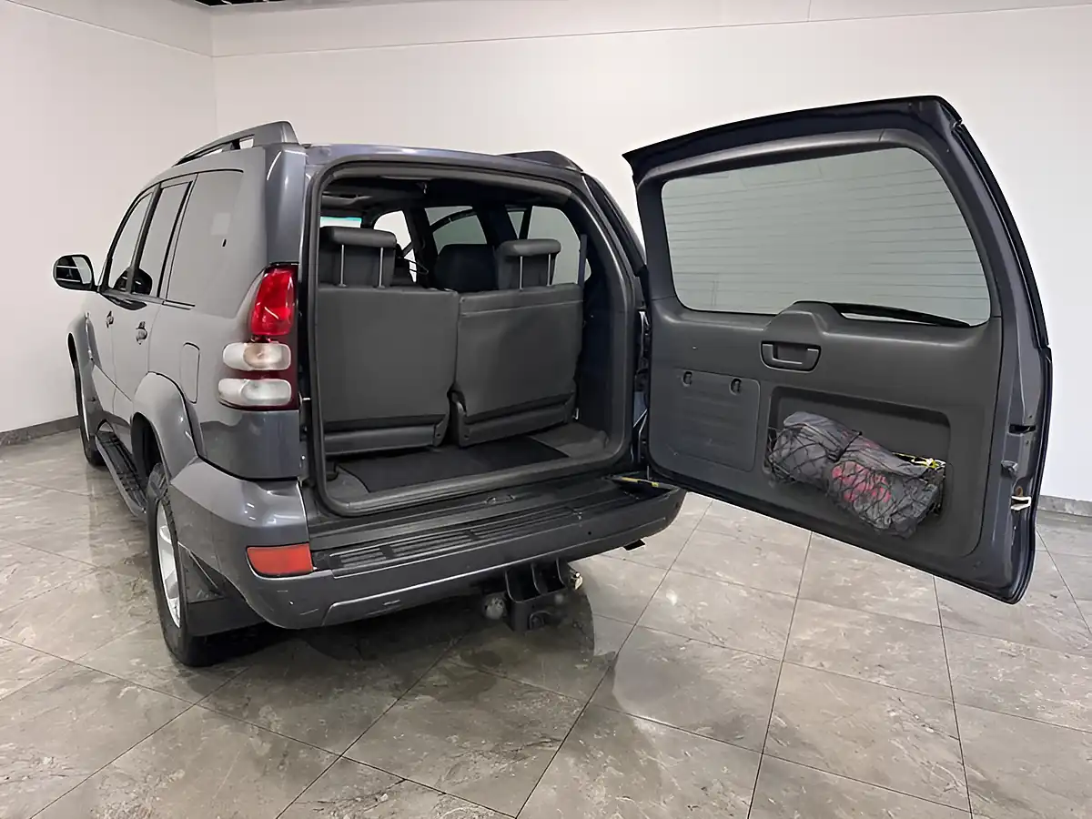 Used 2008 Toyota Land Cruiser Invincible Grey - Interior and Exterior details 14